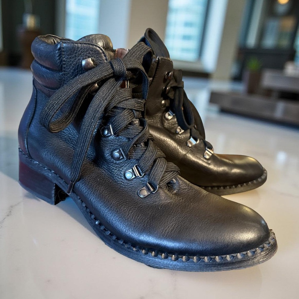 Gentle Souls Kenneth Cole NWOT Sz 10 Black Leather Ankle Hiker Boots (SH033)